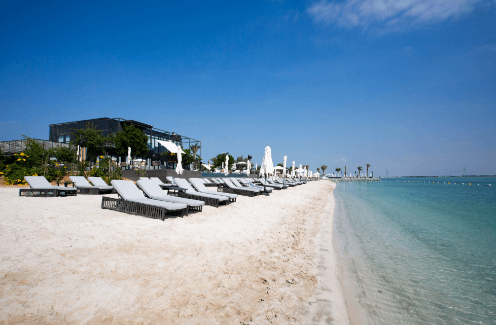 HOW TO HAVE THE PERFECT SUMMER EXPERIENCE AT COVE BEACH ABU DHABI THIS MONTH!